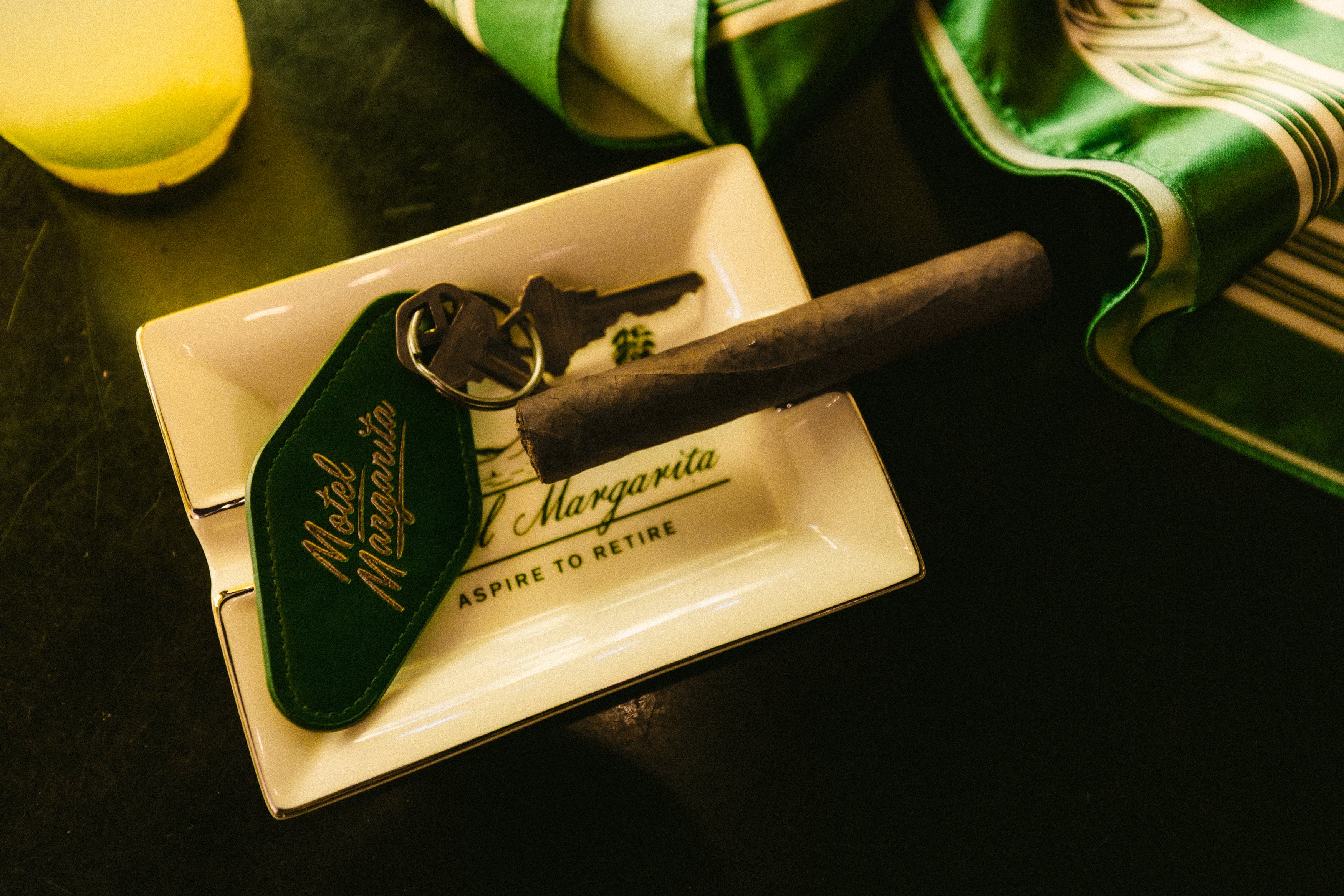Landscape Ashtray - White/Gold